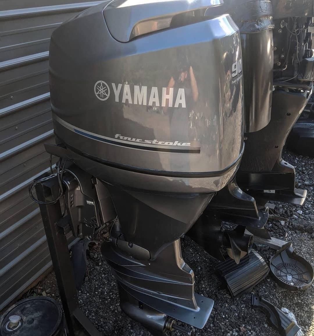 Motor fueraborda Yamaha de 90 CV, 4 tiempos, eje de 20 pulgadas, usado, año 2010.