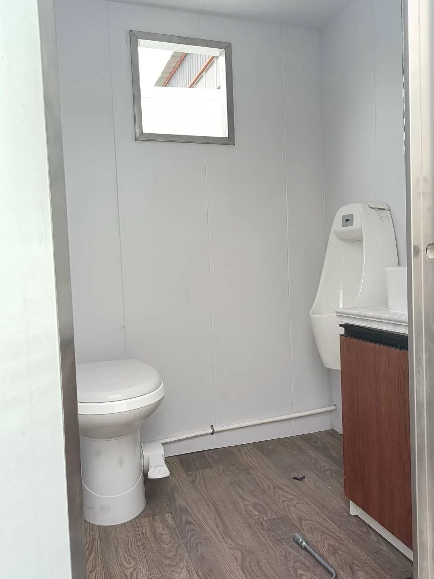 Trailer sanitário duplo unissex de 2,74 m (9 pés)
