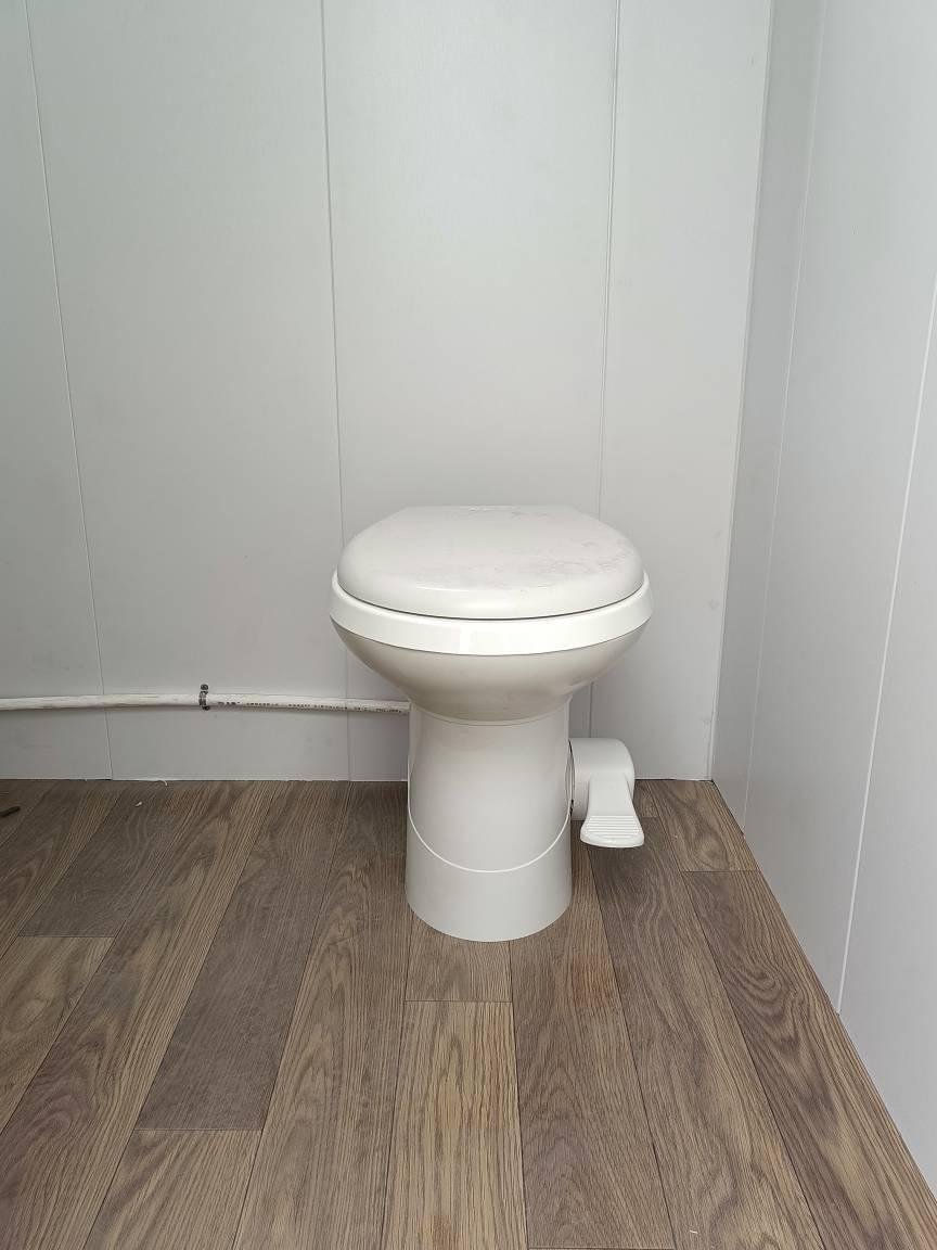 Trailer sanitário duplo unissex de 2,74 m (9 pés)