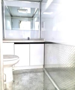 Remolque de baño de 3 estaciones con función de calefacción de aire acondicionado y calentador de agua