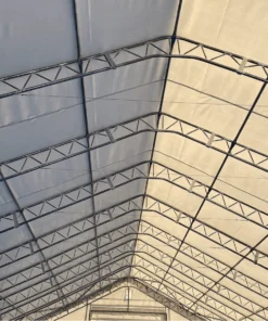 Abrigo de armazenamento com estrutura dupla de treliça (15,24 m x 30,48 m x 6,35 m)