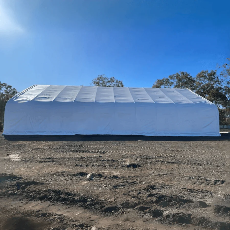 Abrigo de armazenamento com estrutura dupla de treliça (15,24 m x 30,48 m x 6,35 m)