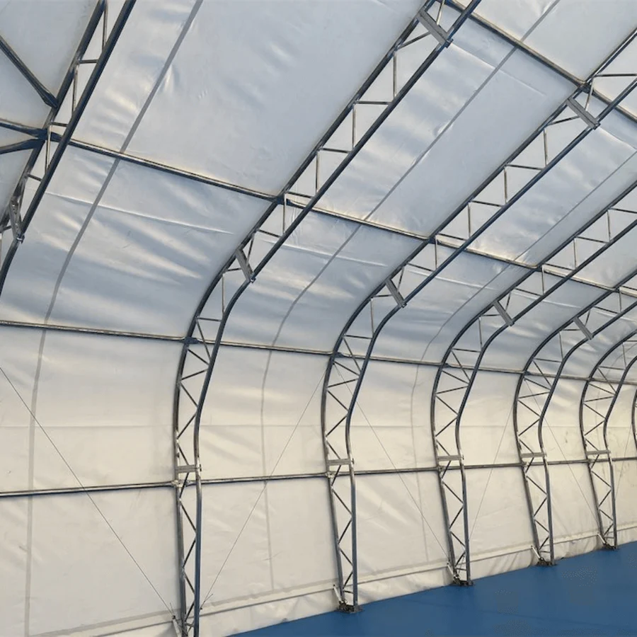 Abrigo de armazenamento com estrutura dupla de treliça (15,24 m x 30,48 m x 6,35 m)